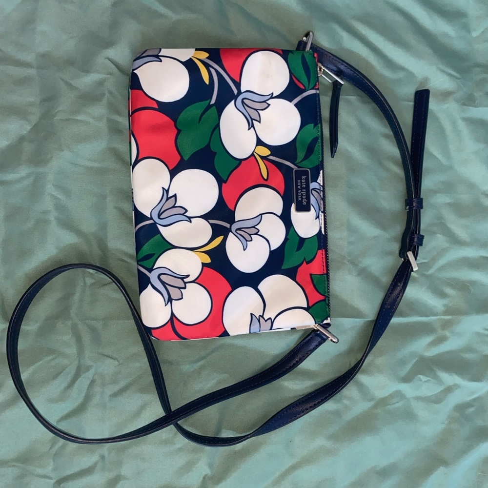 KATE SPADE CROSSBODY BAG (make offers)